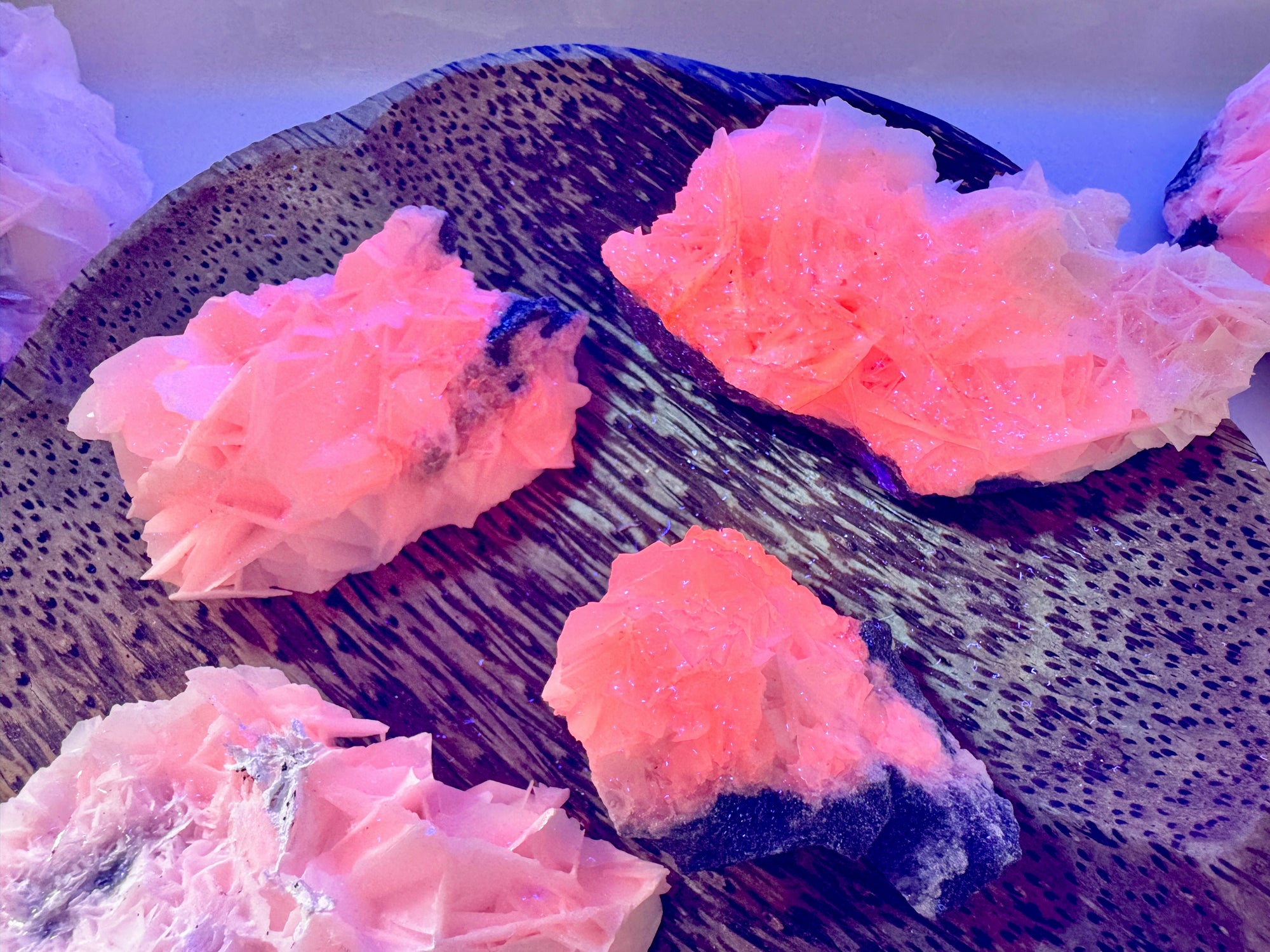 Binzhou White Rose Fluorescence Calcite || UV Reactive