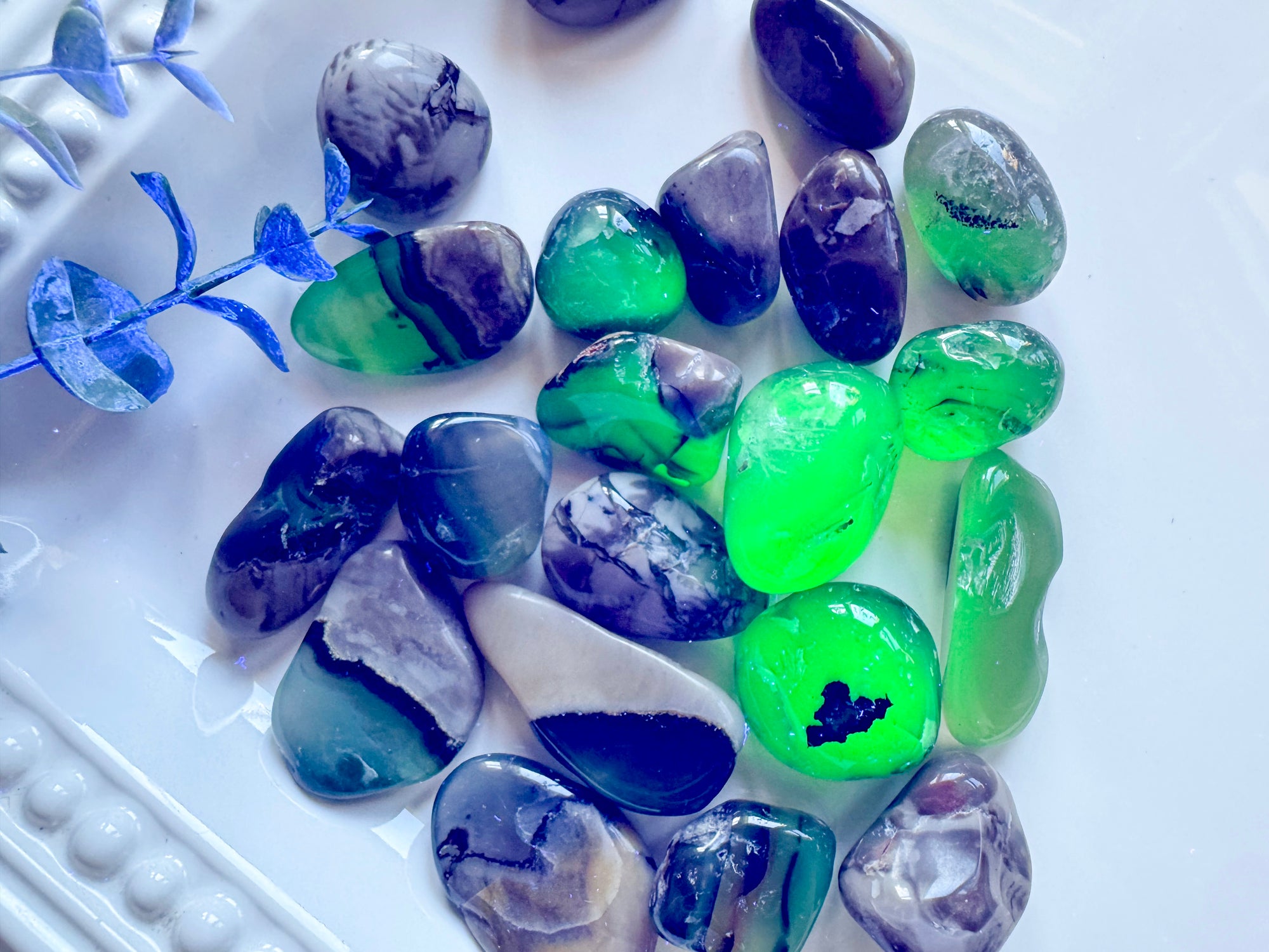 Fluorescent Volcanic Agate Tumbled Stone || UV Reactive